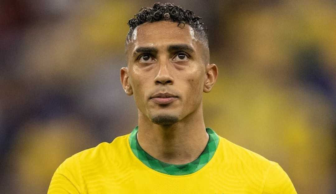 Raphinha testa positivo para Covid e deve perder jogos da seleção
