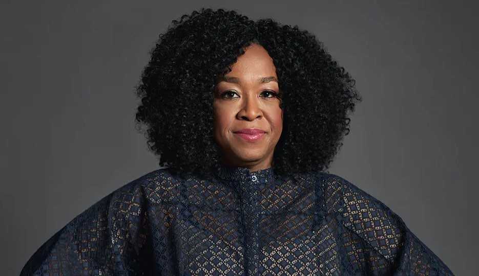 Shonda Rhimes fala sobre 2° temporada de Bridgerton