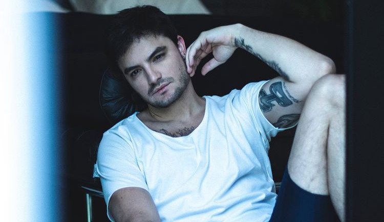 Felipe Neto fala sobre sua nova fase solteiro
