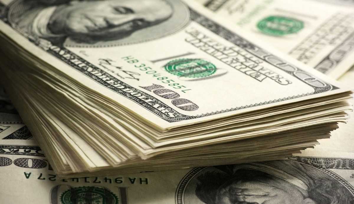 Dólar tem queda de 1,47% e fica abaixo de R$ 5