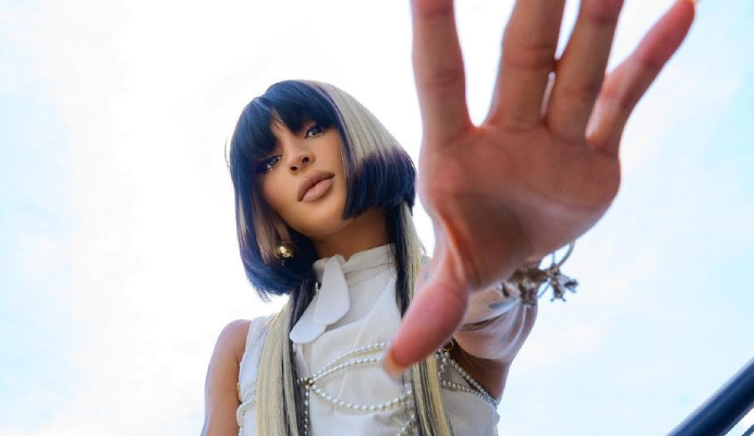 “/”/Follow Me”/”/: Pabllo Vittar canta novo single em show pré-Lollapalooza