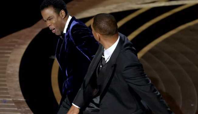 Após o tapa de Will Smith em Chris Rock, Academia diz que irá fazer uma “revisão formal” sobre o acontecimento