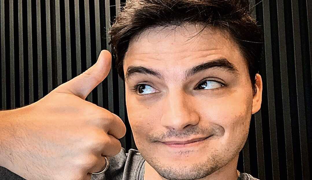 Felipe Neto aparece jogando futebol e é criticado