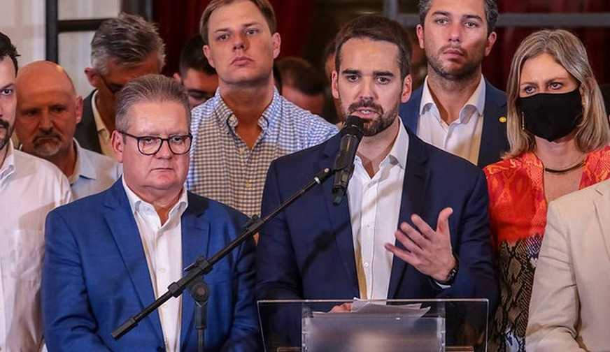 Eduardo Leite oficializa renuncia ao governo do RS