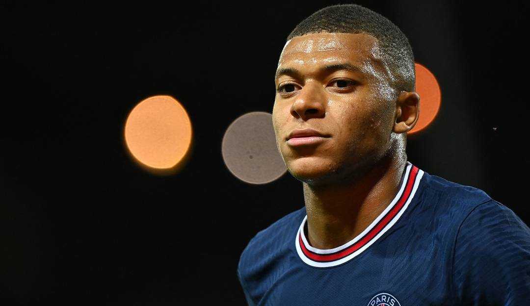 PSG faz proposta milionária para Mbappé, que diz ainda não ter definido seu futuro