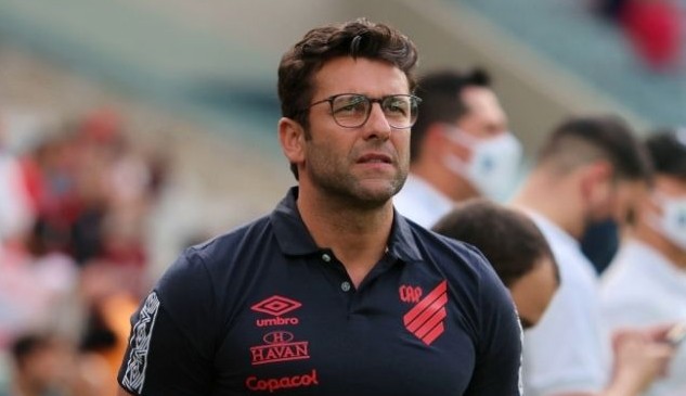 Após série de resultados negativos, Alberto Valentim não é mais técnico do Athletico