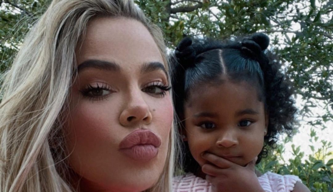 Khloé Kardashian faz festa temática para comemorar aniversário de True