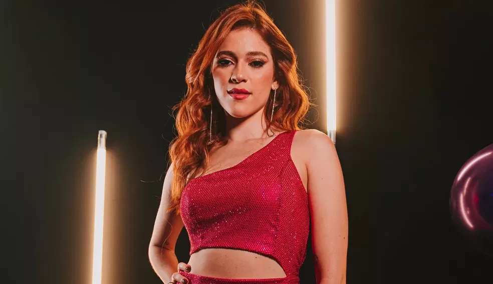 Ao lado de famosos, Ana Clara comemora seus 25 anos em noite badalada