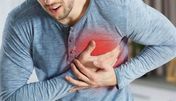Homem de 20 anos é internado em UTI com problema pulmonar após masturbação