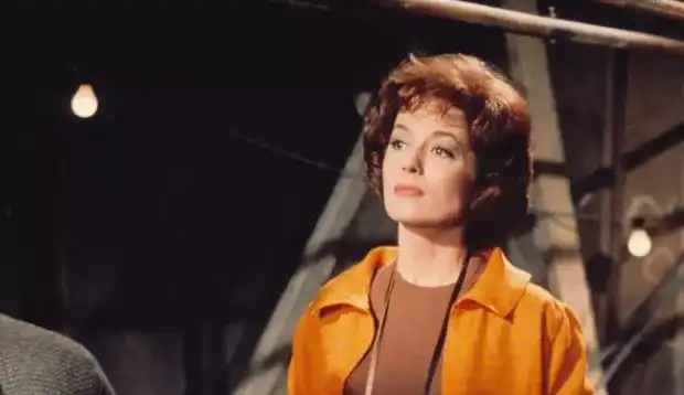 Atriz de ‘Drácula’ morre aos 88 anos vítima da covid-19