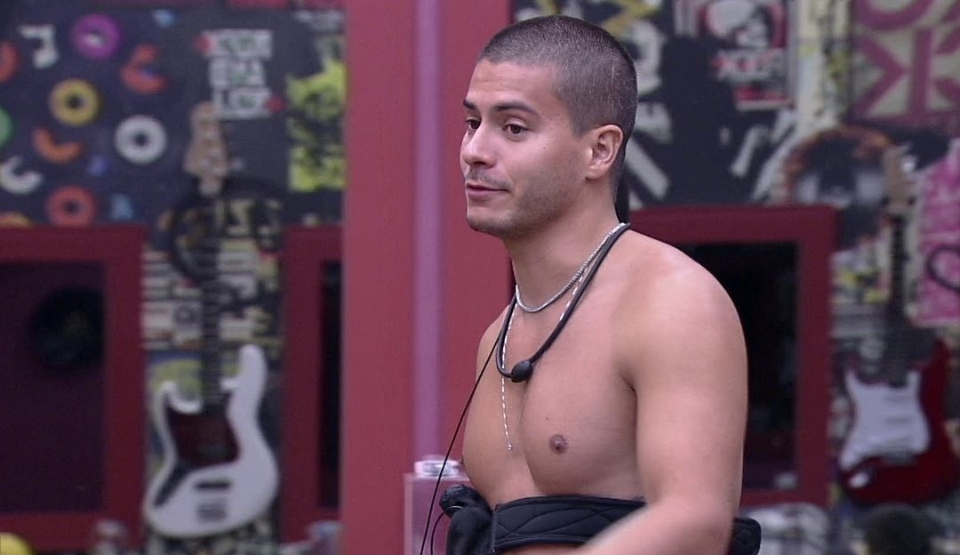 BBB22: Arthur Aguiar tranquiliza Eliezer sobre o paredão