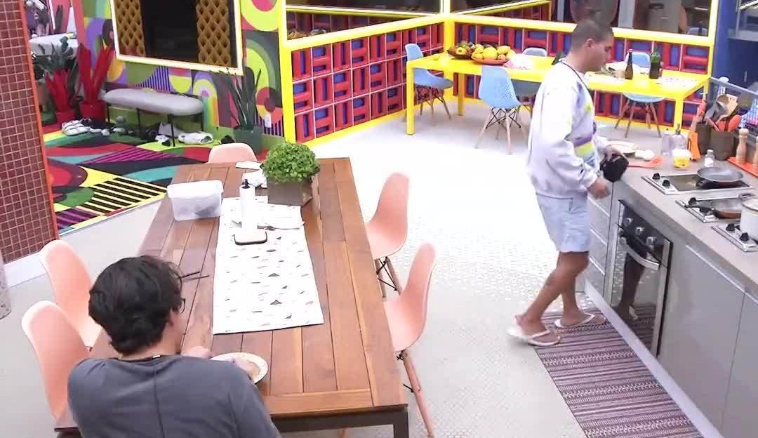 BBB22: Arthur se recusa a levar brothers para sua casa