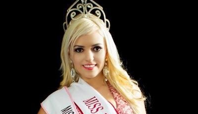 Grávida de 9 meses, modelo Lauren Adana é presa por forjar o próprio sequestro