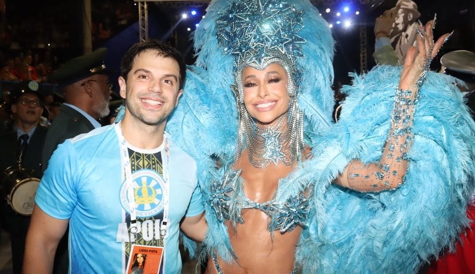 Sabrina Sato e Duda Nagle aparecem em clima de romance na Sapucaí