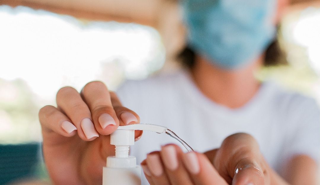 Uso de máscaras e álcool em gel ainda são importantes na prevenção de doenças respiratórias