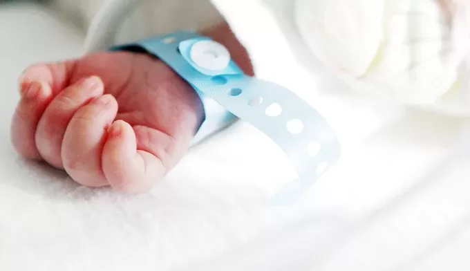 Bebê de cinco meses é internado com meningite