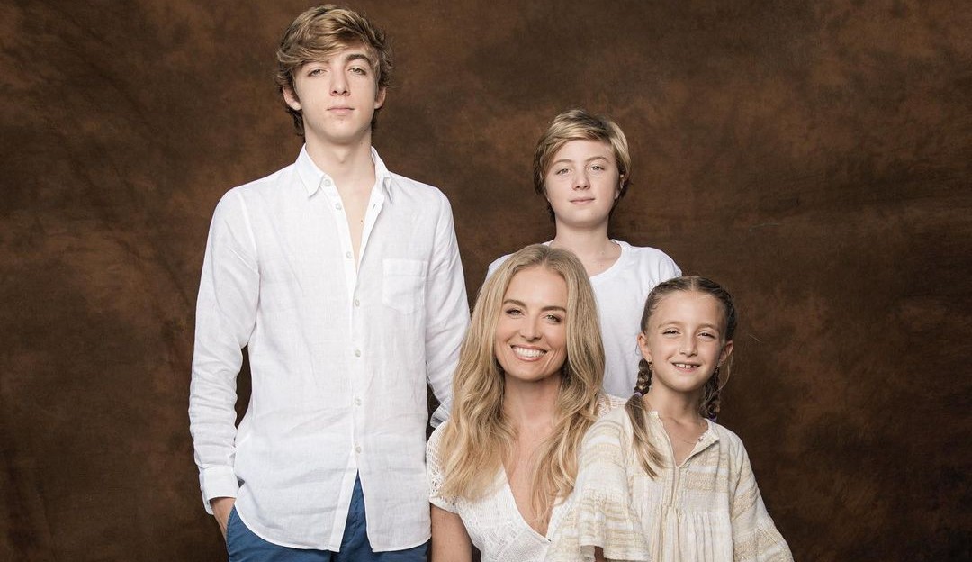 Angélica posa juntamente com seus filhos em foto no Instagram: “Uma Família de comercial de margarina”