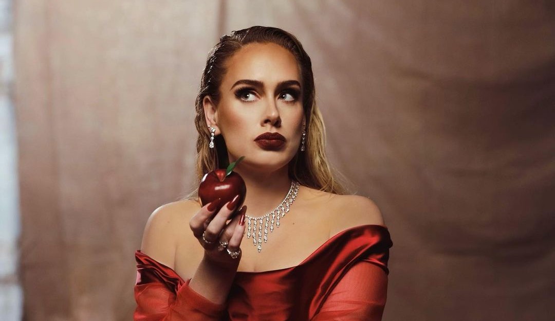Adele reflete sobre aniversário de 34 anos e diz estar feliz