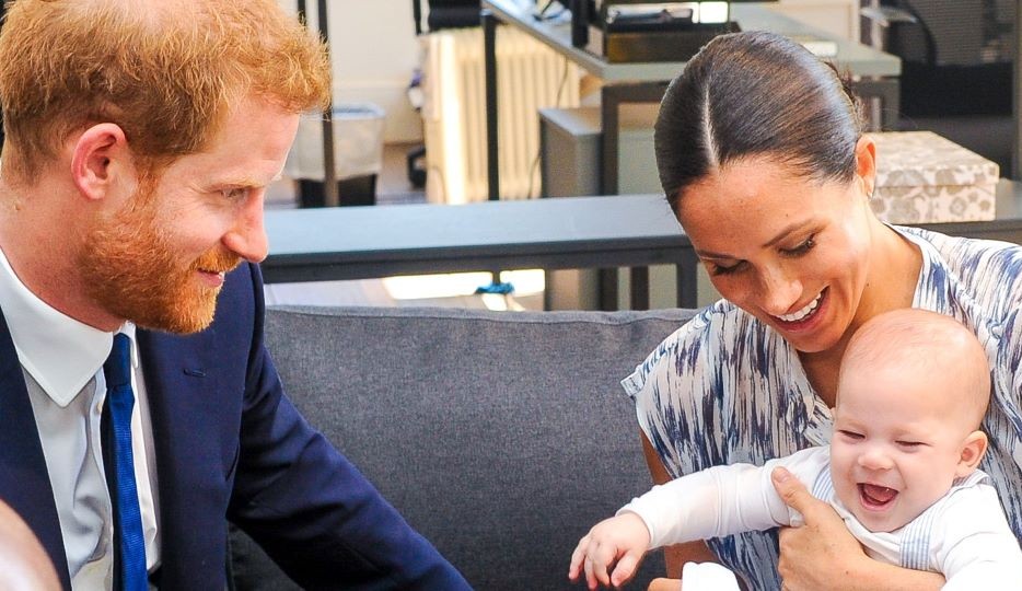 Primogênito do Príncipe Harry completa 3 anos e recebe homenagens da família real britânica