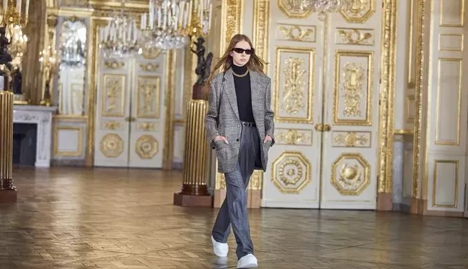 Fotógrafo e estilista Hedi Slimane retorna à origem da Celine