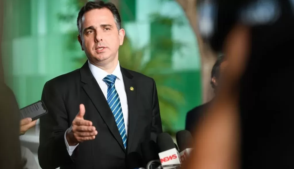 Rodrigo Pacheco declara: “Petrobras e União precisam contribuir com o preço de combustível”