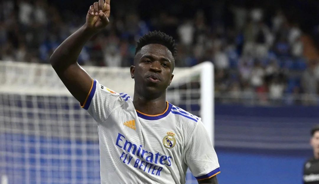 Vinícius Jr marca o seu primeiro hat-trick na carreira e ganha elogios do Neymar