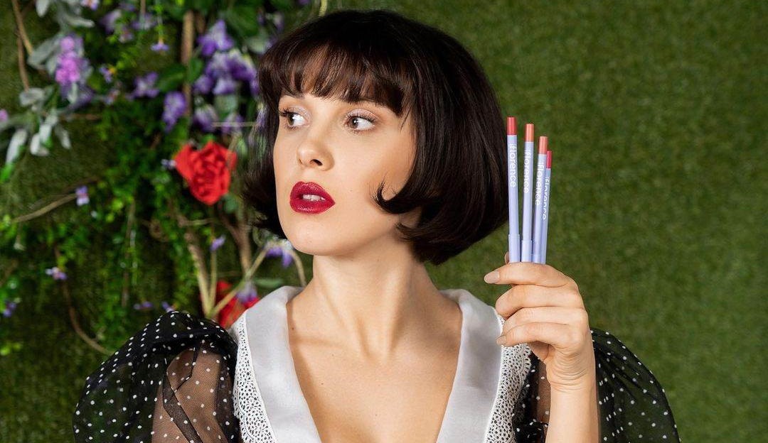 Millie Bobby Brown revelou que aprendeu o sotaque americano assistindo ‘Hannah Montana’