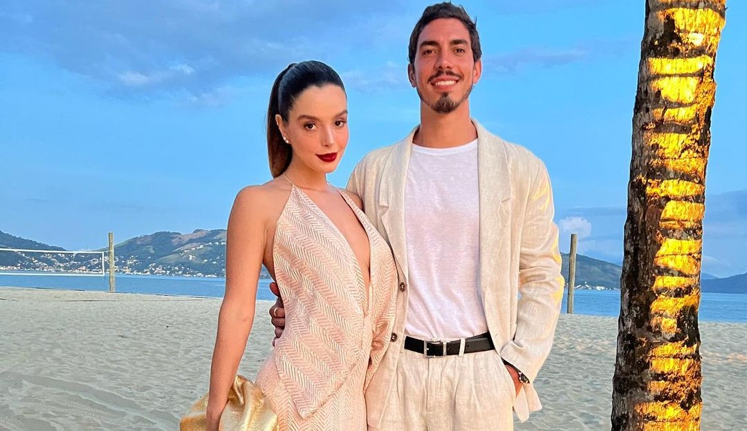 Giovanna Lancellotti e Gabriel Davi postam fotos juntos e se declaram nas redes sociais