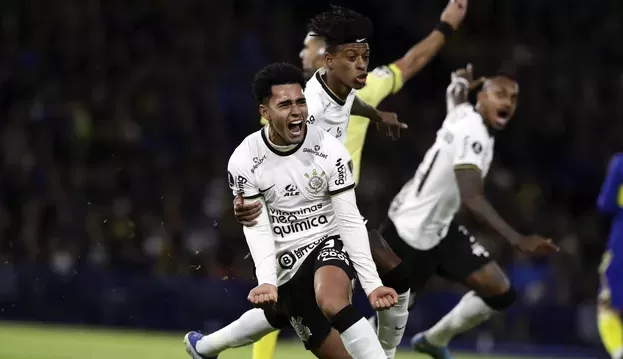Com arbitragem polêmica, Boca Juniors empata em 1 a 1 com Corinthians na Bombonera