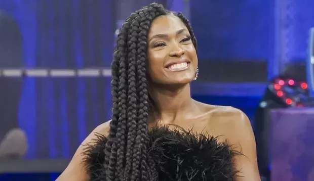 Erika Januza da entrevista sobre representatividade: “A mulher negra pode chegar e levar outras junto”