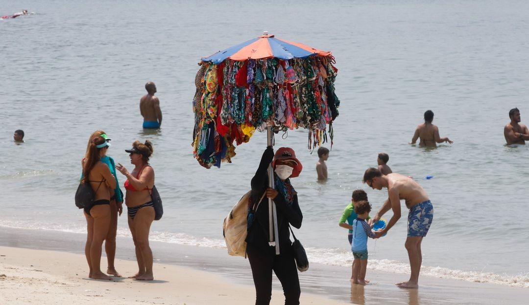 Ladrões se passam por ambulantes e assaltam turistas em praias do Rio