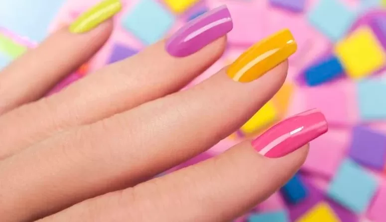 Dicas infalíveis que secam o esmalte mais rápido