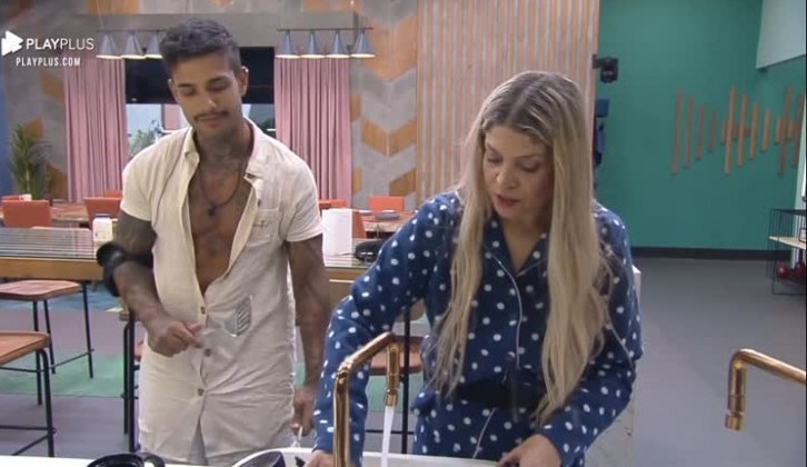 Power Couple 6: Matheus comenta com Adryana sobre saída estranha de Cartolouco