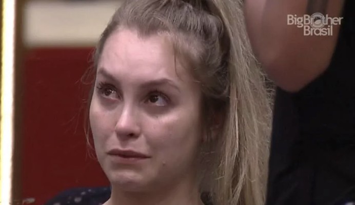 Carla Diaz cai no choro em conversa com João Luiz: “Não estou deixando as pessoas falarem”