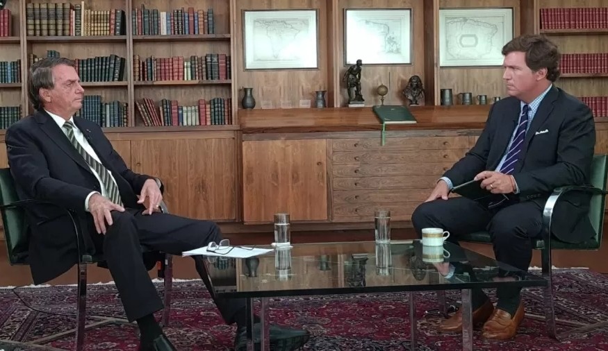 Em entrevista, Bolsonaro defende legislação sobre armas “muito parecida com as dos EUA”