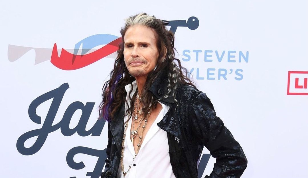Steven Tyler deixa clínica de reabilitação após ficar mais de 30 dias internado