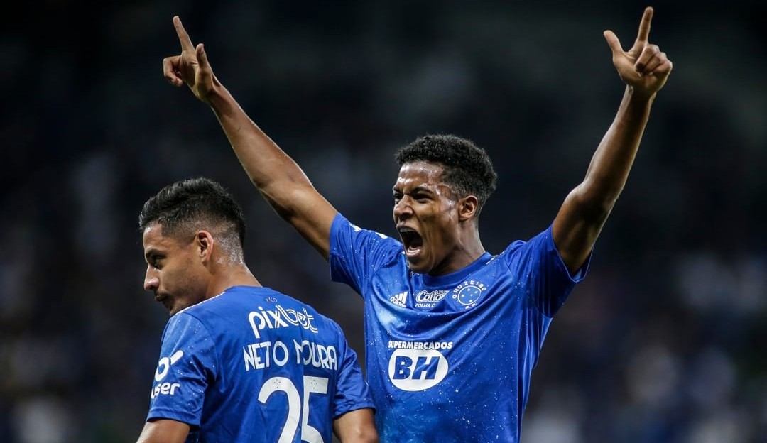 Cruzeiro vence o Vila Nova e abre sete pontos de vantagem do vice-líder