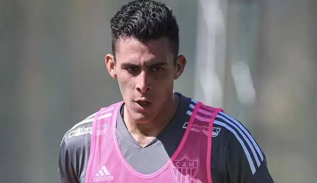 Pavón chega ao Atlético-MG, mas não pode jogar por confusão em jogo contra o Galo