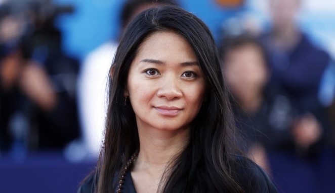 Chloé Zhao, indicada ao Globo de Ouro, vai dirigir novo filme sobre Drácula