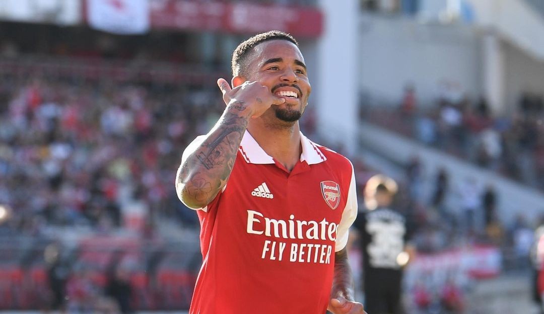 Gabriel Jesus estréia pelo Arsenal marcando dois gols