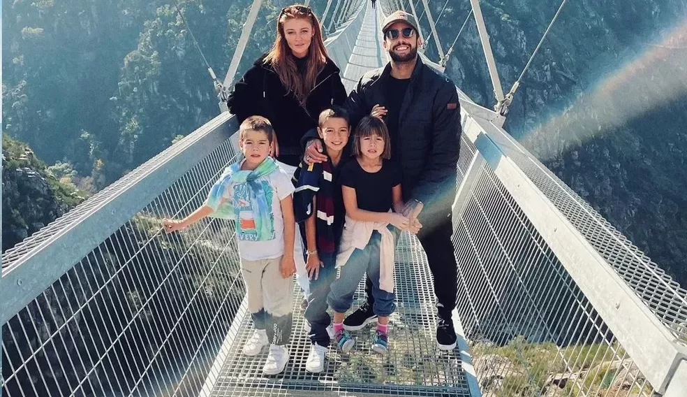 Luana Piovani comemora gravidez de Cíntia Dicker, esposa de Pedro Scooby