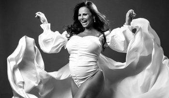 Viviane Araújo em ensaio fotográfico do seu primeiro bebê