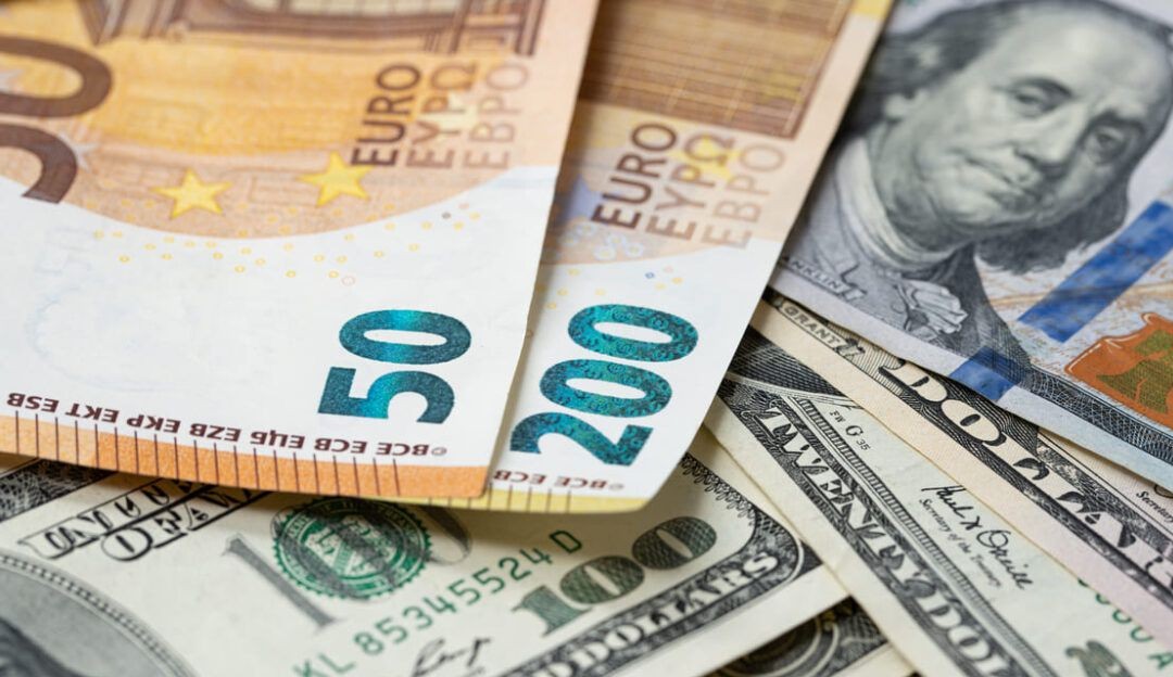 Euro está sendo cotado a US$ 1 pela primeira vez após 20 anos