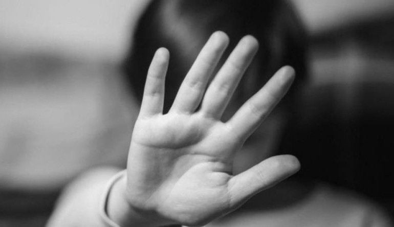 Fonoaudióloga é suspeita de torturar e agredir crianças autistas em clínica