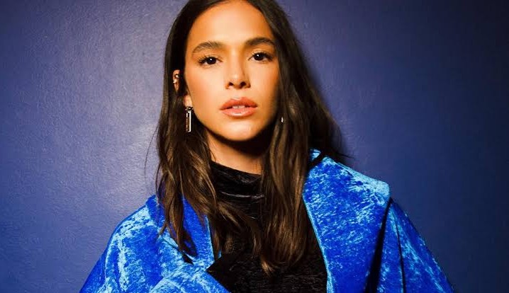 Bruna Marquezine é vista no set de ‘Besouro Azul’, nos EUA