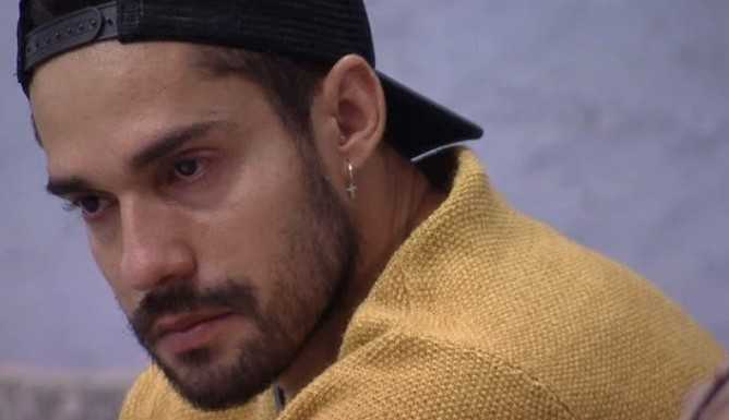 Após conversa com Karol Conká, equipe de Arcrebiano quer que ele deixe o BBB 21: “Pelo bem dele”