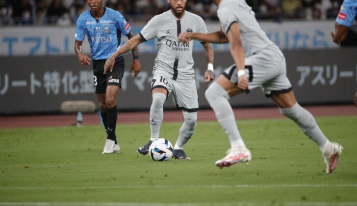 Dirigente do PSG diz que futuro de Neymar é  incerto na equipe francesa