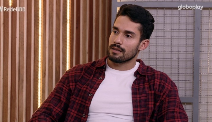 Arcrebiano debocha de fala de Karol Conká em festa do BBB 21: “Não era uma lixa?”
