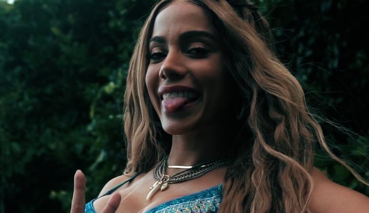 Anitta desembarca na Ilha em Angra dos Reis para reality show