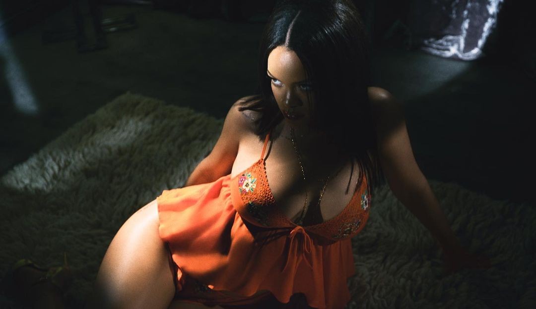 Rihanna aparece deslumbrante em novo ensaio para a Savage X Fenty